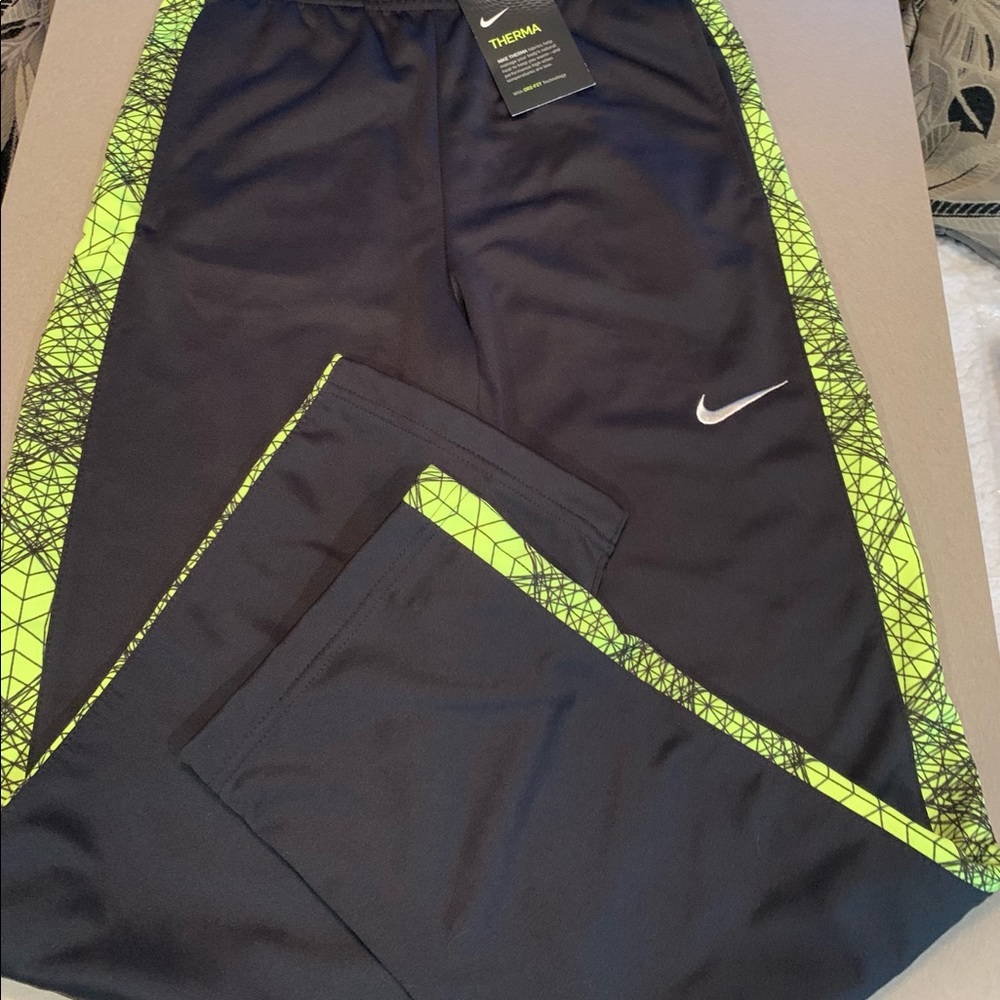 NWT Nike Therma Dri-fit Athletic Pants Boy’s Large